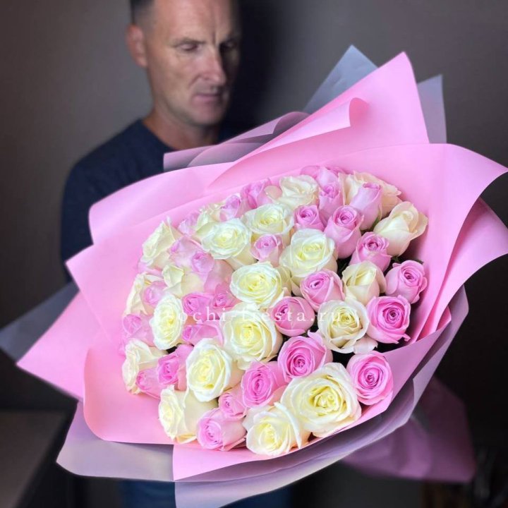 51 белых и розовых роз в Смоленске
