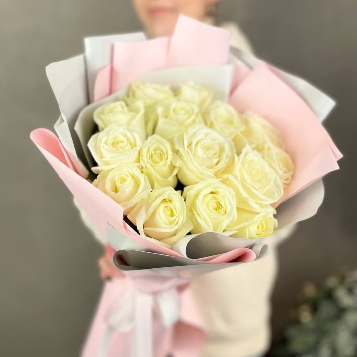 15 белых роз пудра в Смоленске