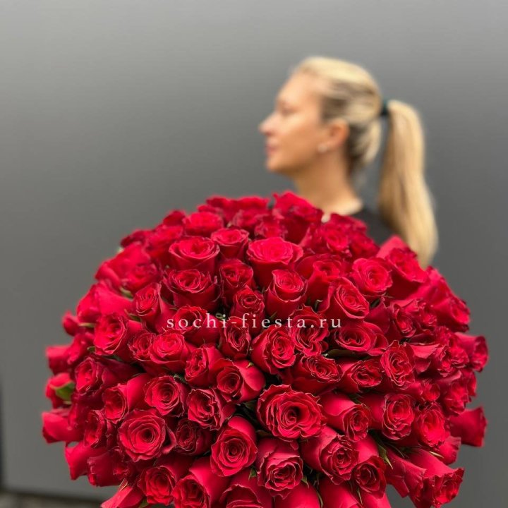 Охапка из 101 красной розы в Смоленске