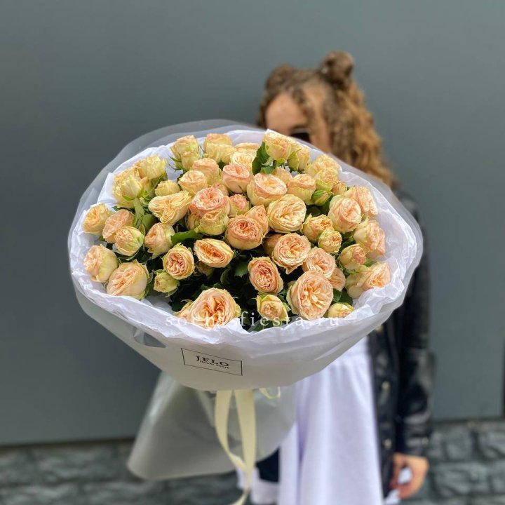 15 пионовидных роз в Смоленске