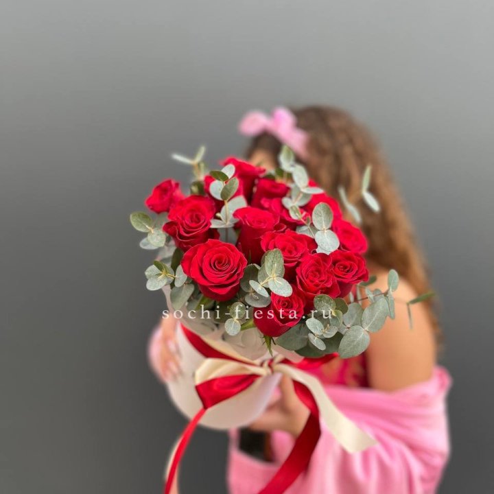 15 Красных роз в боксе №2 в Смоленске