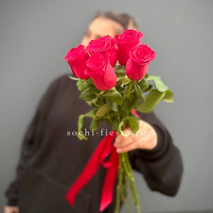 Букет 5 красных роз  в Смоленске