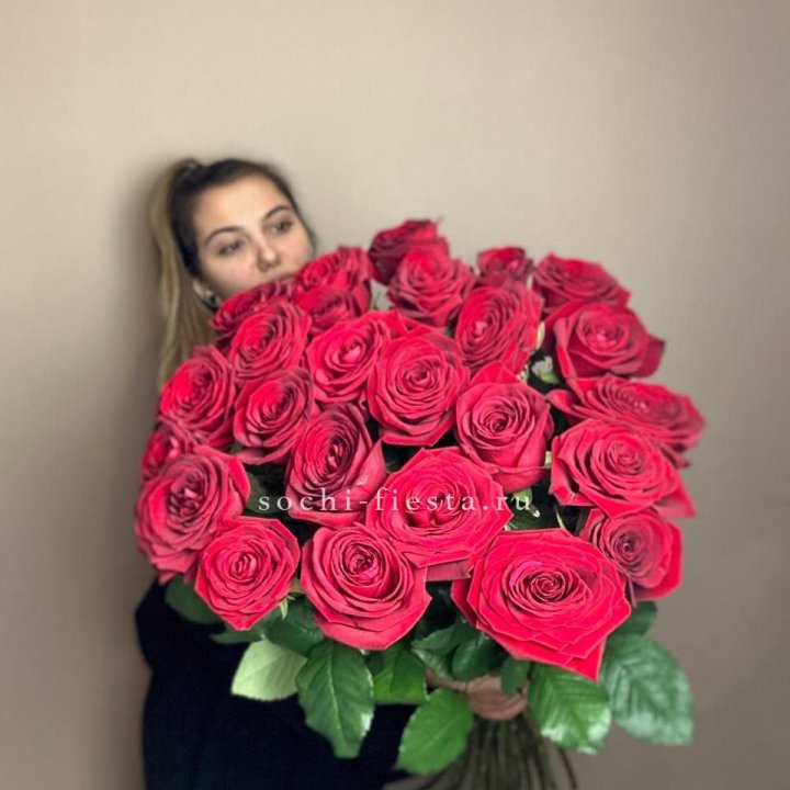 25 высоких роз в Смоленске