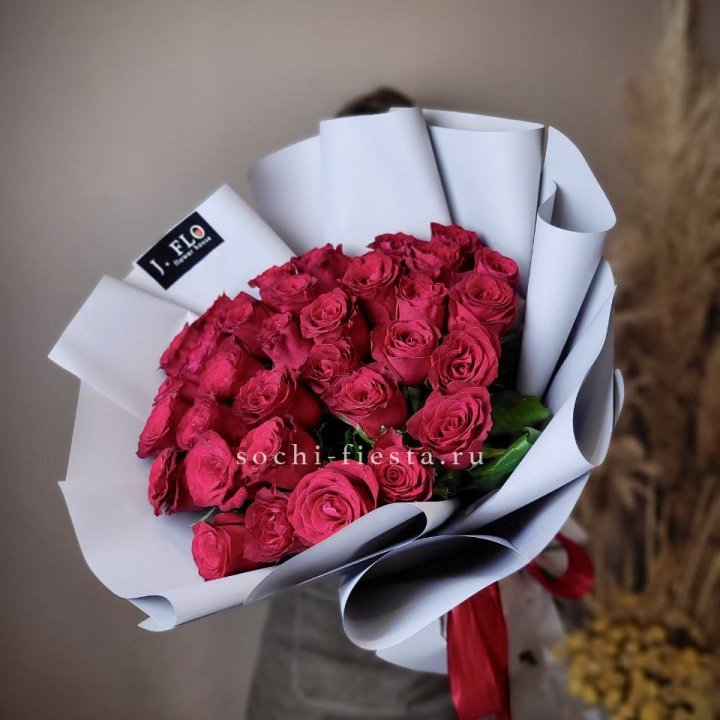 Красные розы 33 шт в Смоленске