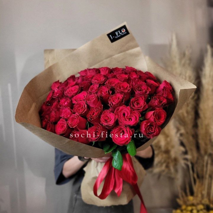 63 красных роз вайт в Смоленске