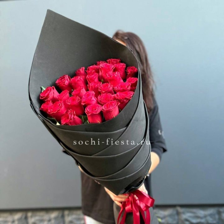 25 высоких красных роз в Смоленске