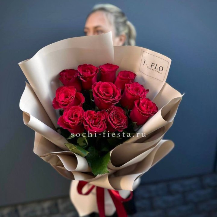 Букет красных роз "Наоми" в Смоленске