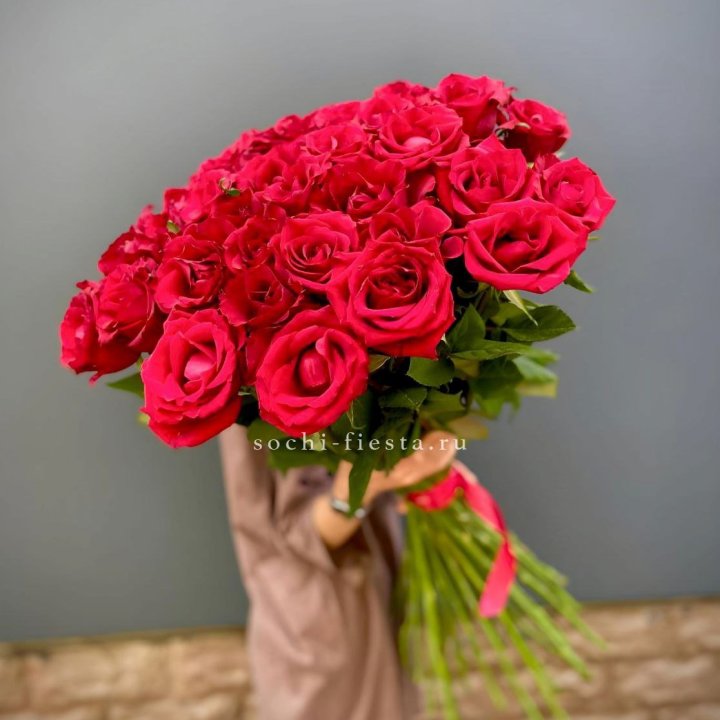 51 высокая красная роза в Смоленске