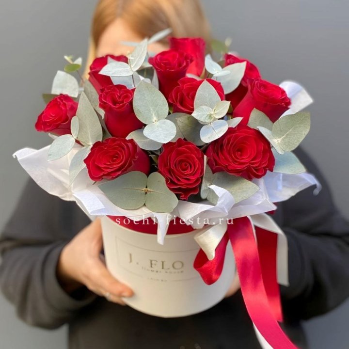 11 роз в шляпной коробке в Смоленске