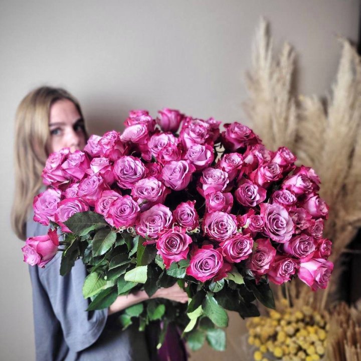 Охапка высоких роз Деп перпел в Смоленске