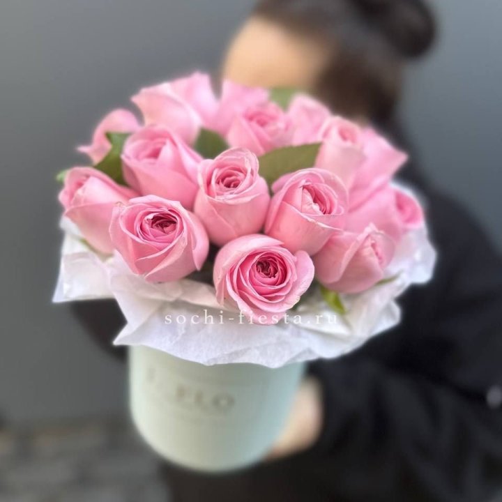17 розовых роз в цилиндре в Смоленске
