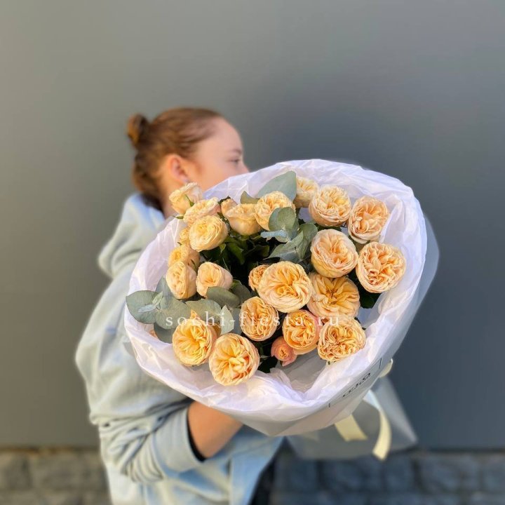 7 пионовидных роз в Смоленске