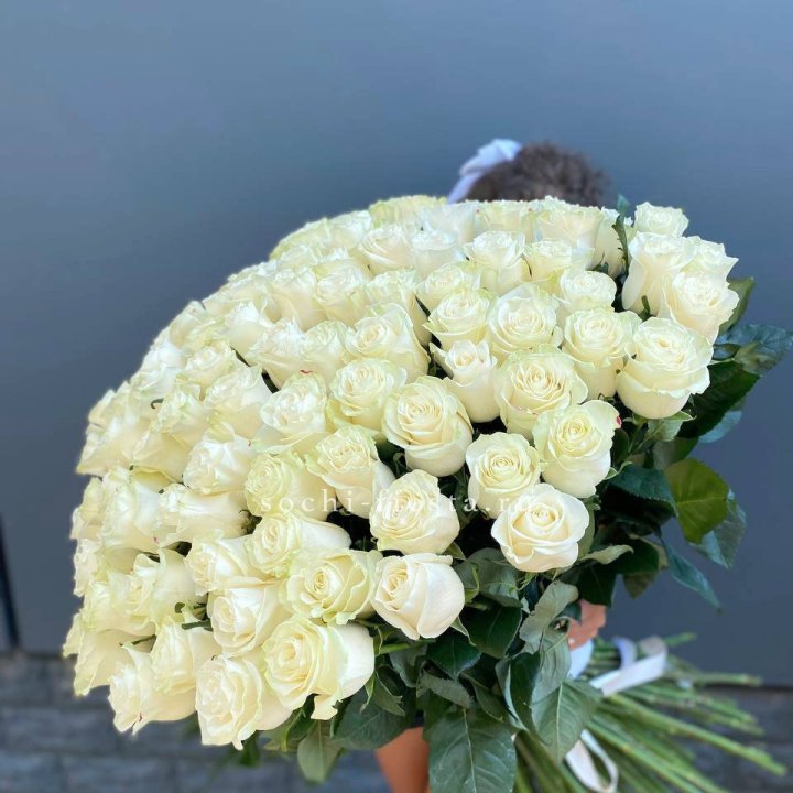 101 белая высокая роза в Смоленске