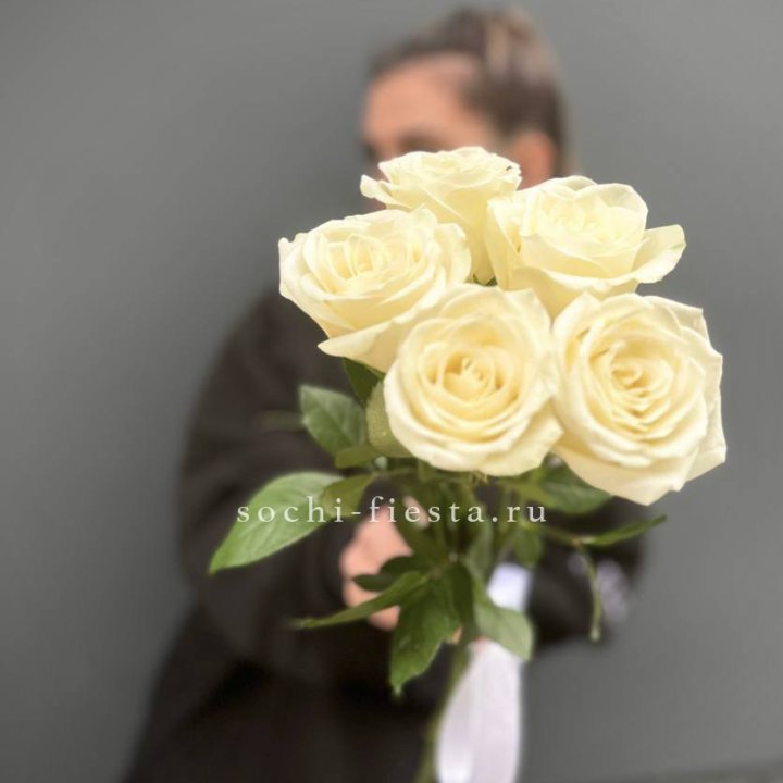 Букет 5 белых роз  в Смоленске