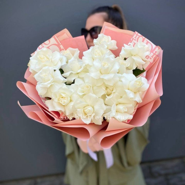 Белые розы "Аморе" в Смоленске