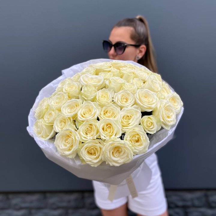 51 белая роза  в Смоленске