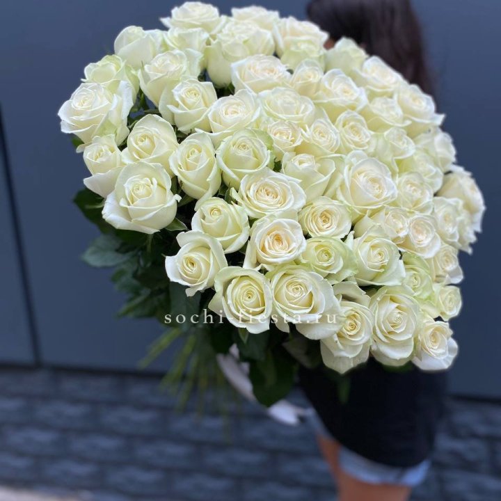 51 белоснежная высокая роза в Смоленске