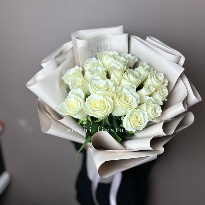 19 белых роз  в Смоленске