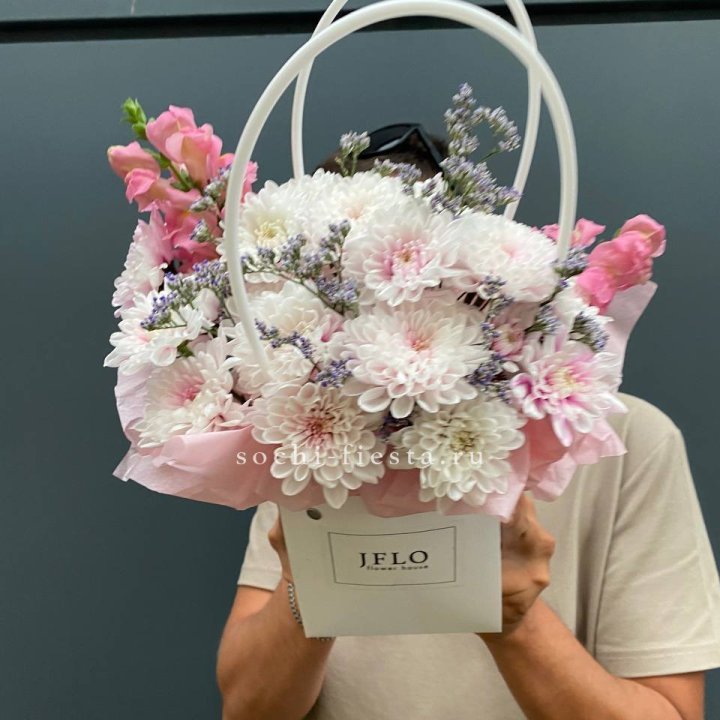 Сумочка из стойких цветов  в Смоленске