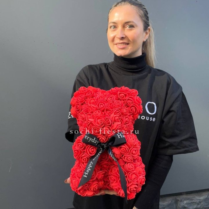 Медведь из роз красный в Смоленске