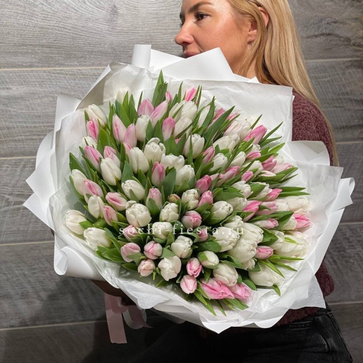 101 тюльпан нежный микс в Смоленске
