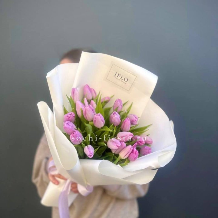 25 сиреневых тюльпанов в Смоленске