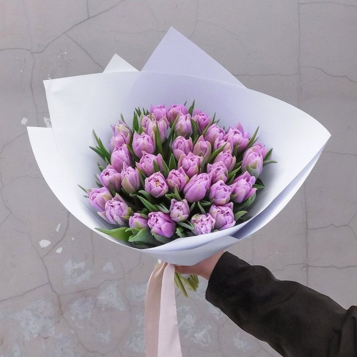 35 сиреневых тюльпанов в Смоленске