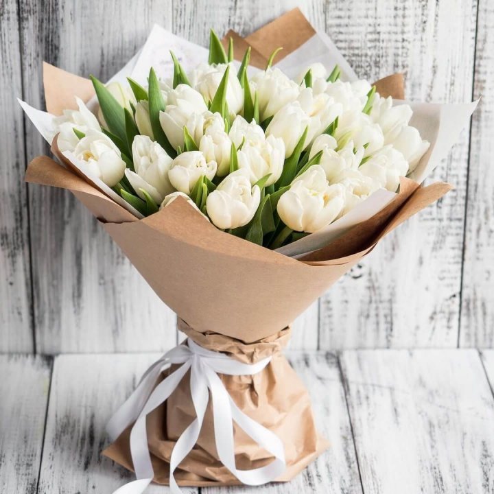 25 белых тюльпанов в Смоленске