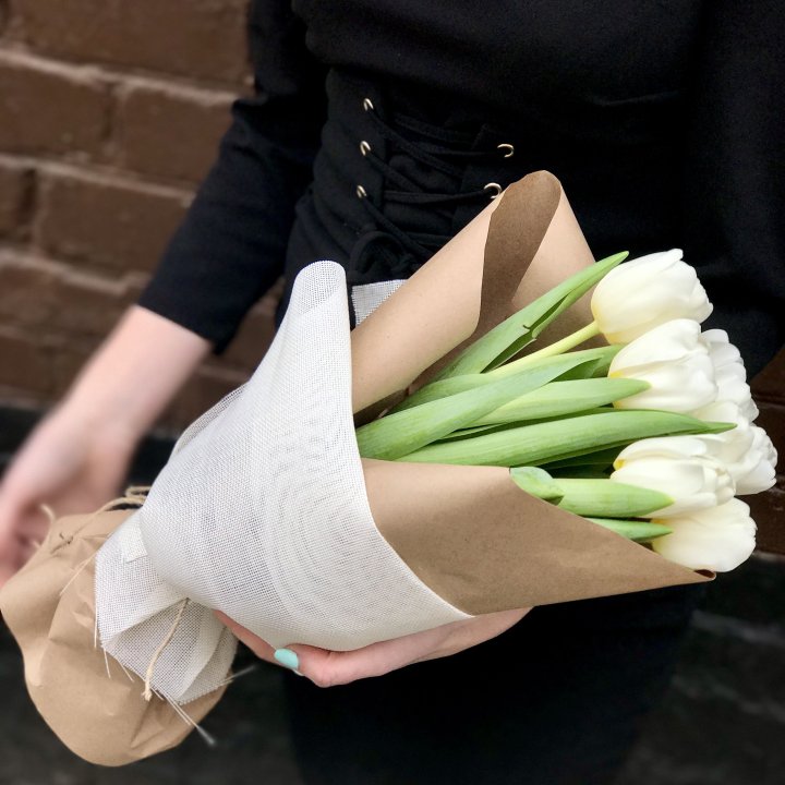 Букет белых тюльпанов в Смоленске