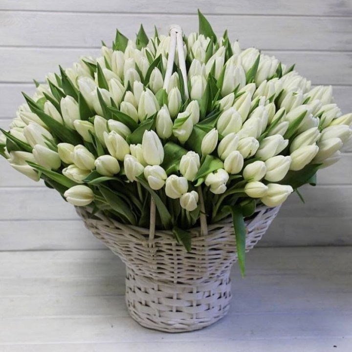 Корзина из 151 тюльпана в Смоленске