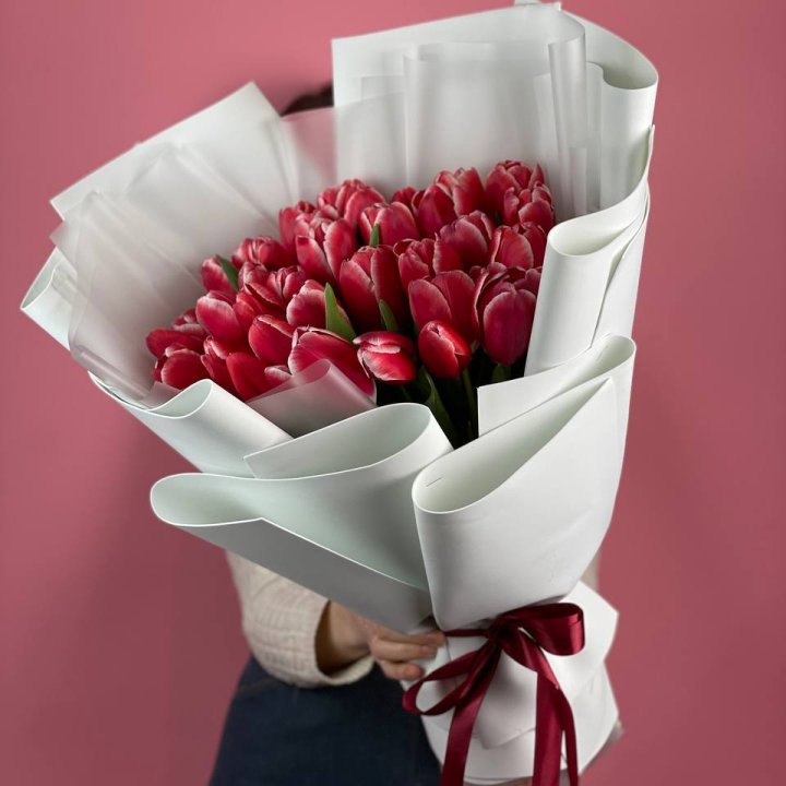Букет красных тюльпанов в Смоленске